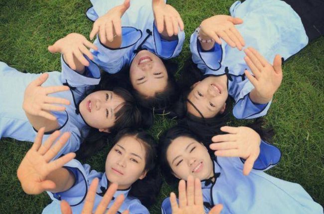 大学生花式秀"毕业照,画面太美太别致,男同学请c位出道