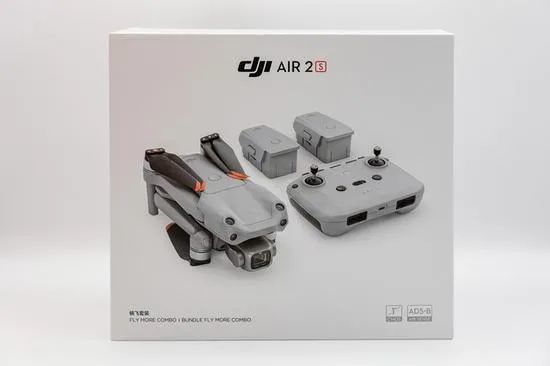 价格方面,dji air 2s基本版售价为6499元,畅飞套装售价为8399元,可以