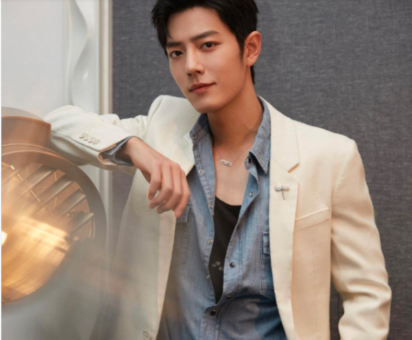 2021最红男明星前十名,公认最帅的十大男明星 肖战提名2021全球十大时尚男士,目前唯一内地男星