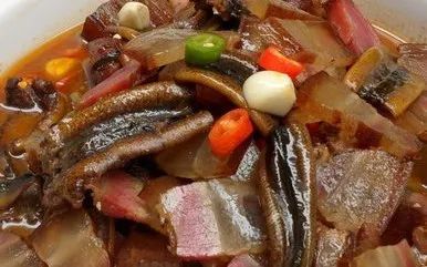 张祥捉黄鳝