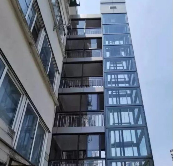 老房子装电梯引发争议,专家提出新的建议,这回1楼6楼