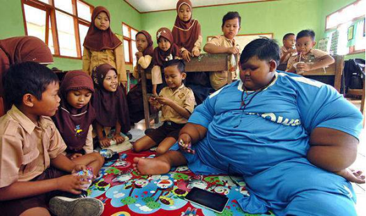 世界上最胖的小男孩,体重曾高达380斤,如今减肥成功后