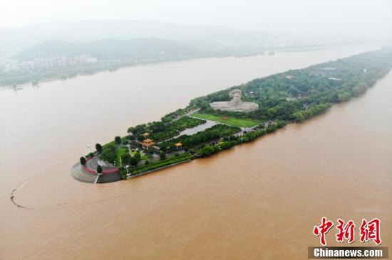 湘江水位直逼警戒水位 橘子洲景区闭园