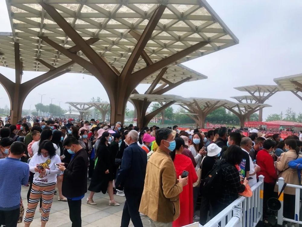 南阳世界月季大观园2021年度首个免费日开园迎客