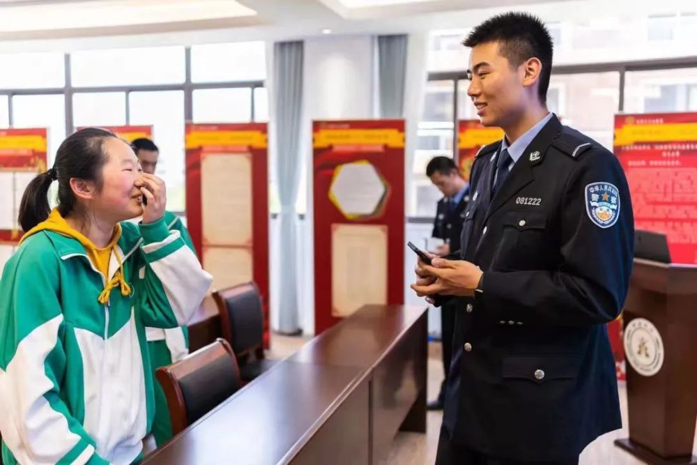 在上海市第五十四中学的宣讲会(宣讲学警:秦潇文 蒋世成)