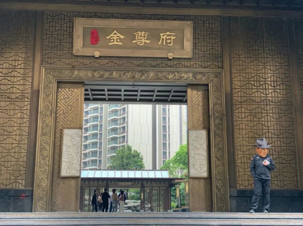 深圳五盘齐发"坪山豪宅"金尊府,尾盘现楼港铁天颂,楼王璞誉府