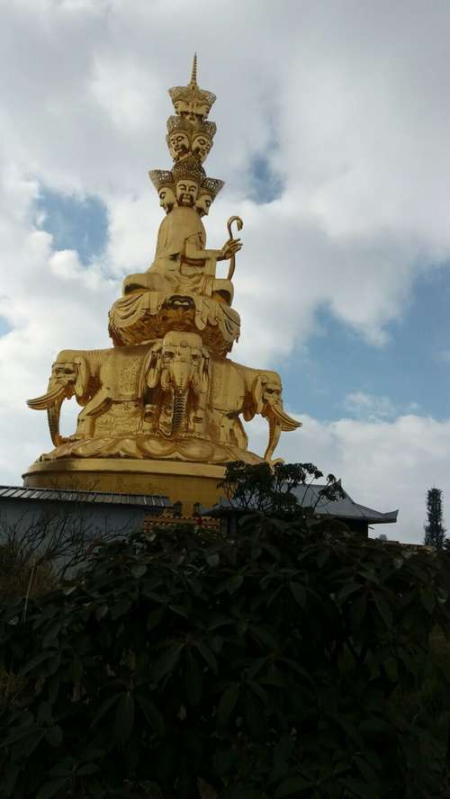 峨眉山第一座寺庙,原汁原味的纯净让人忍不住逗留