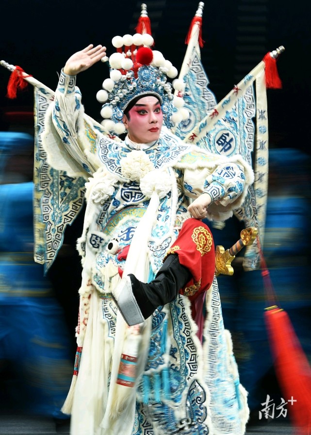 广东粤剧院彭庆华获梅花奖