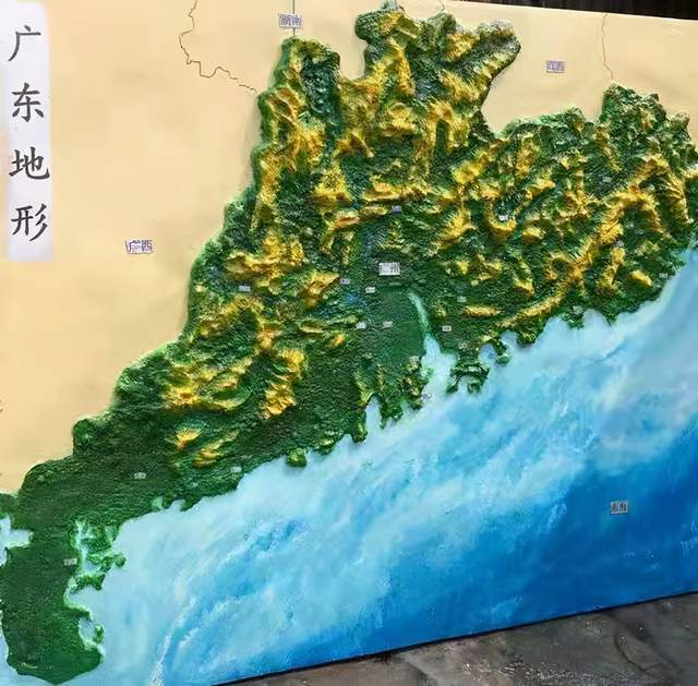 地形图可以发现,广东是一个山地极多的省份,除了珠三角跟湛江,茂名