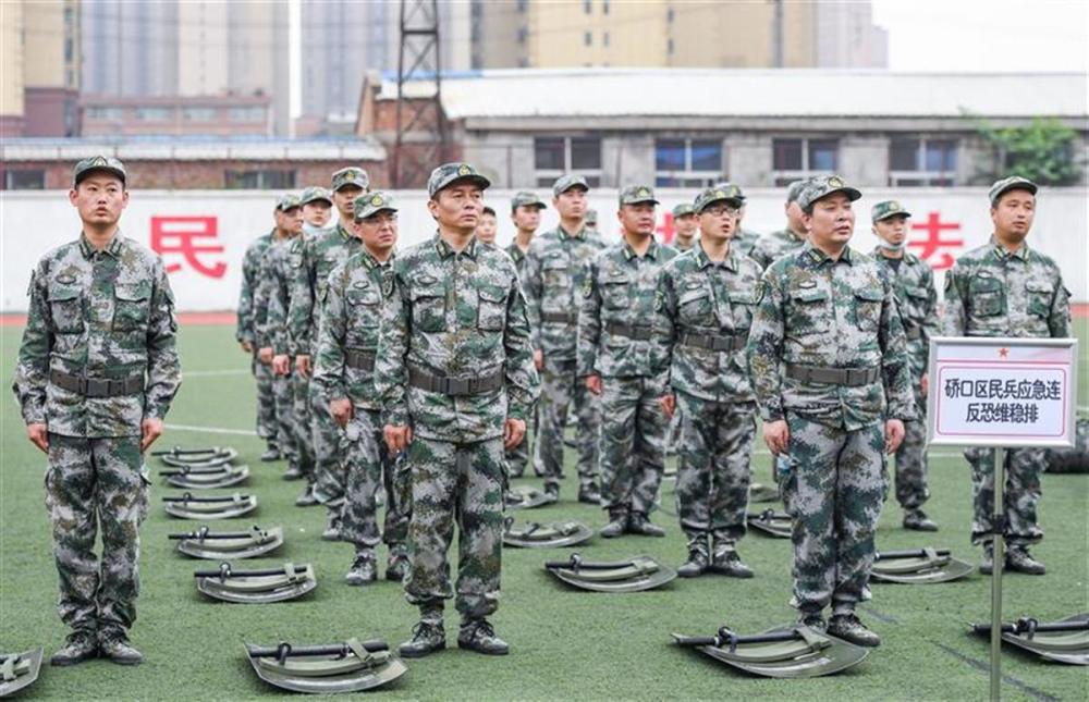 武汉硚口区人武部组织防汛抢险拉动检验