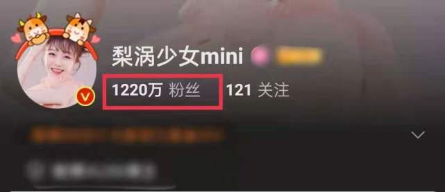 "梨涡少女mini"是知名的美食博主,原本的名字叫"大胃王mini",一直以"