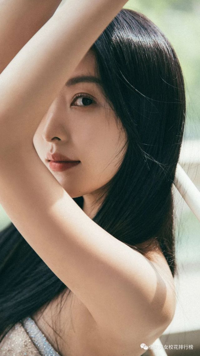 杭州电子科大校花章若楠