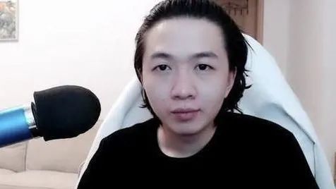 说起德华,那肯定有不少喜欢看直播的网友知道这位脾气暴躁的主播.