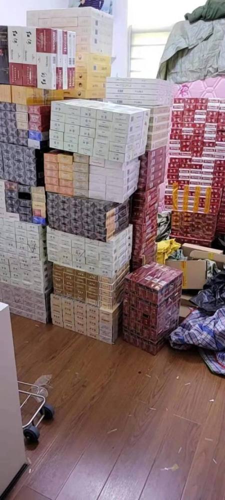6829条卷烟堆积成墙"烟贩子"被抓现行