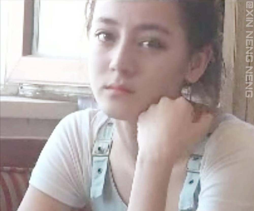 迪丽热巴十年前旧照曝光,非主流在美女身上也是合理的!