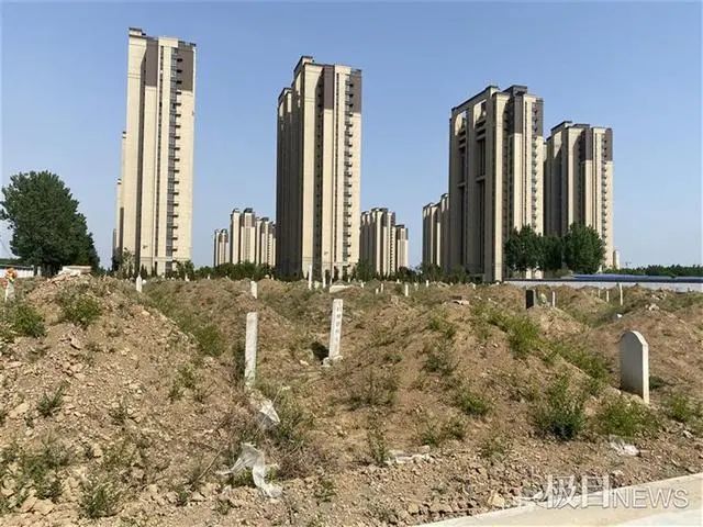 大厂潮白新城湖韵澜湾小区变"坟景房":说好的公园变墓地