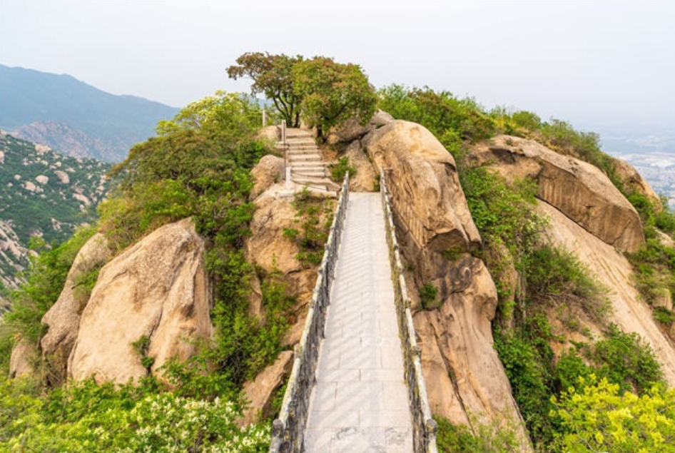 北京西边的登山胜地,门票仅需25元,有"京西小黄山"的美称