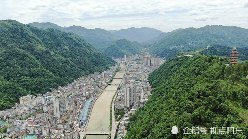 5月18日,我第五次来到镇巴县青水苗乡,发现这里又有了许多新的变化.