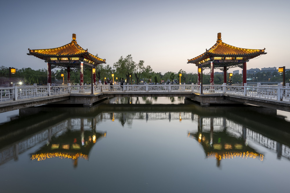 长春南湖公园风雨四亭夜景