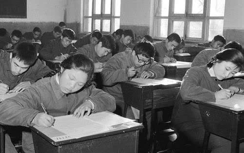 1977年恢复高考后，考题到底“长啥样”?网友:这我也能考上北大