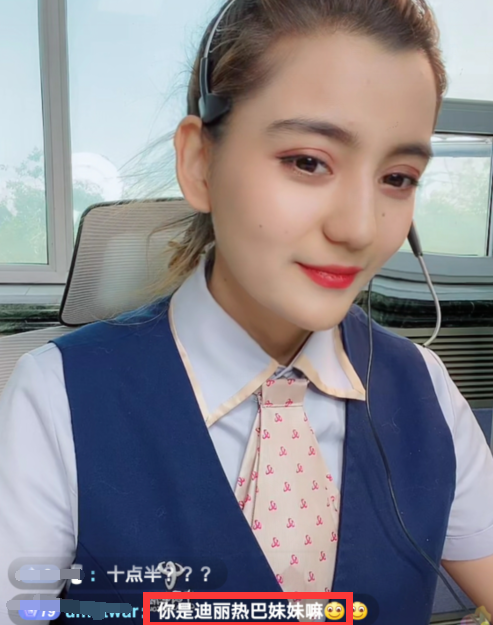 新疆电信女主播撞脸迪丽热巴,五官简直粘贴复制,她回应称热巴远亲