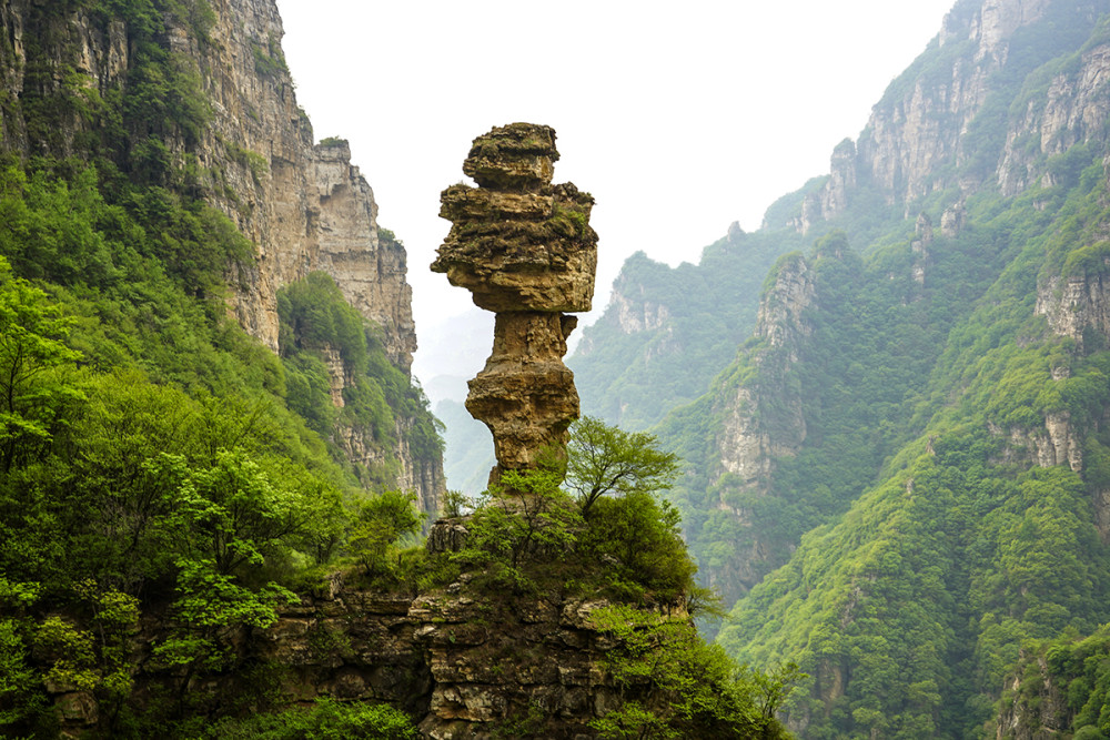 人们称他是北方的张家界那就是河北白石山