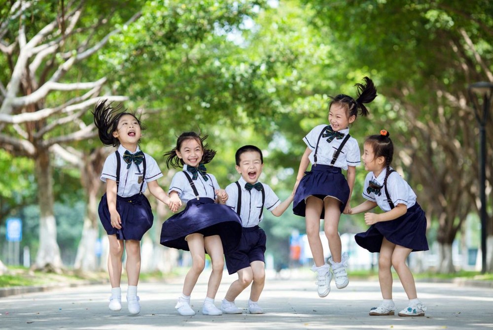 有一种惊艳叫幼儿园毕业照孩子开心家长却有不满有亿点过火