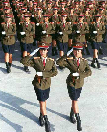 中国最美双胞胎女兵1999年阅兵红遍全中国如今怎么样了