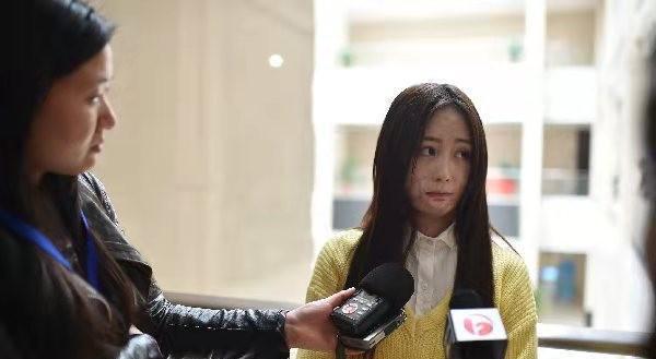 16岁少女周岩,曾因拒绝官二代追求被浇汽油毁容,如今境况如何?