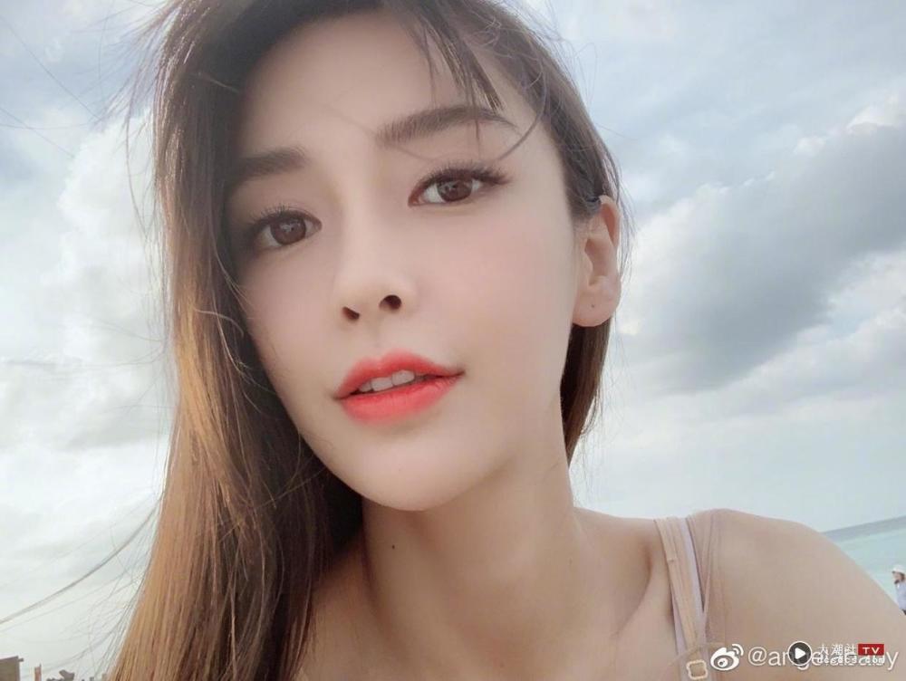 angelababy晒50张马尔代夫自拍照片超养眼连发6个彩蛋惊艳众人