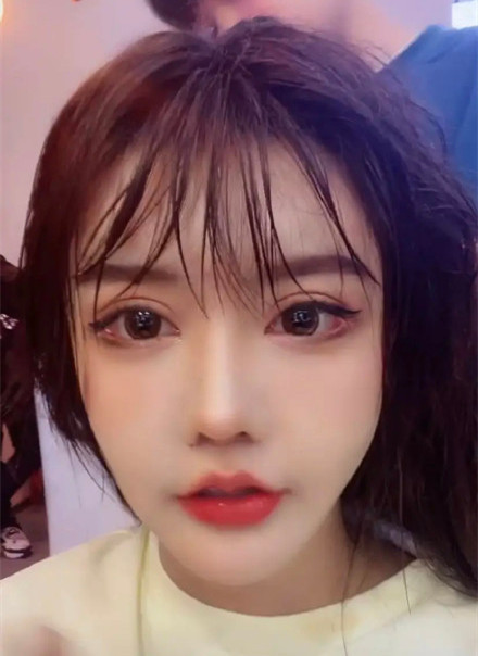 韩安冉有容貌焦虑?整容20次,日贴10片面膜,现完美到不