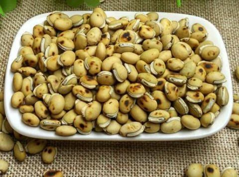 白扁豆有健脾的功效,能够补气,适用于脾虚,食少或者泄泻的人群食用