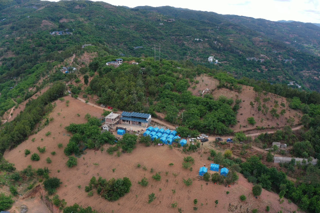 连续398次地震的云南漾濞我们要活下去废墟中运粮食与百家饭