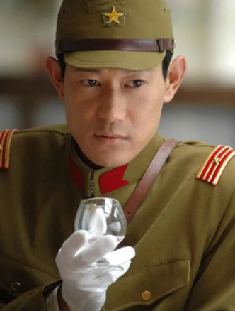 日本演员饰演日本军官,说"演坏人,一定要坏到底"