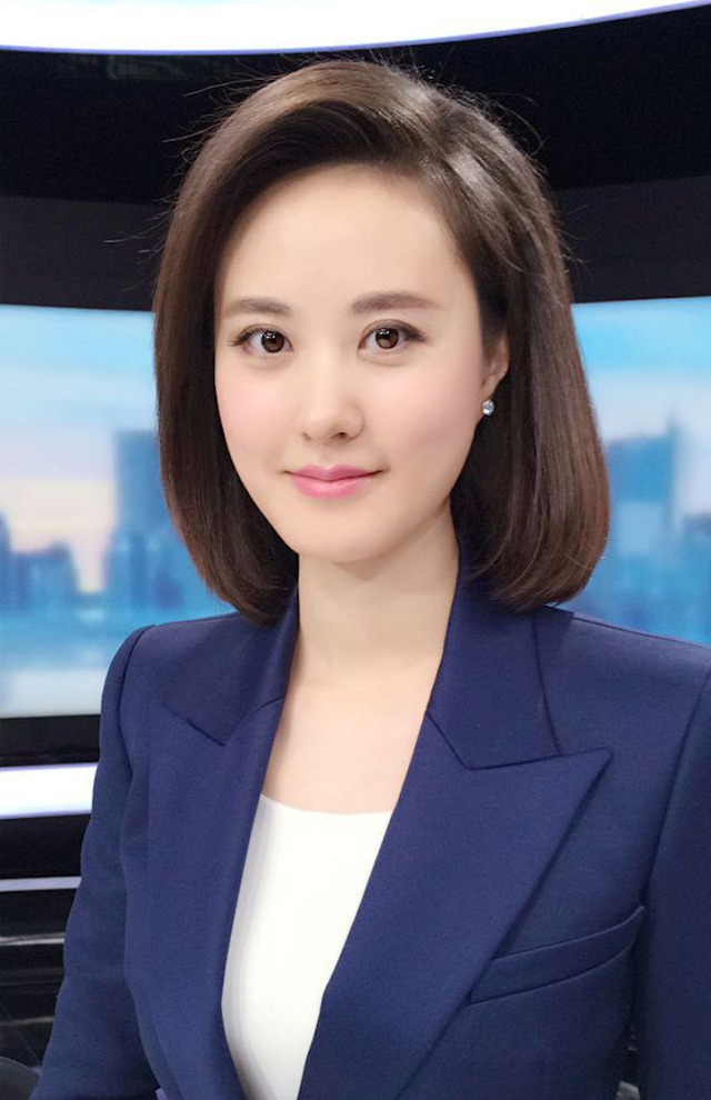 央视"10大美女主播"之一秦方,曾是重庆高考状元,现40岁仍单身
