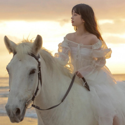 那天,梦见:我是身骑白马的公主