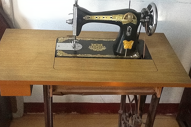 一台老式缝纫机卖300元,收购农村老物件的人,他们用来