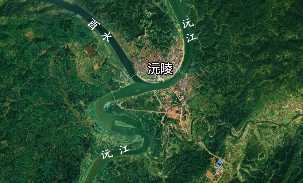 卫星航拍湖南沅陵县:两江交汇,半岛县城,拥有繁华的过往