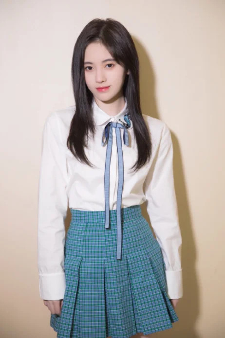 鞠婧祎全身照被嘲"侏儒",这也
