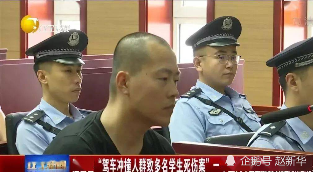 2018年11月22日当天中午12时18分,建昌县第二小学校门前该校教师王