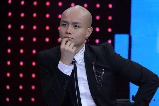 乐嘉曾担任江苏卫视《非诚勿扰》节目嘉宾,并因此在电视荧幕上为众人