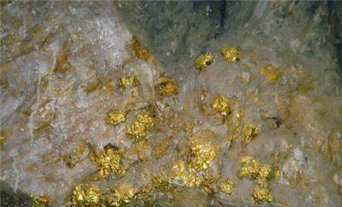 20亿年前陨石砸出巨坑,里面沉睡千吨黄金钻石,为何至今没人敢挖