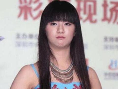 22岁的小彩旗,在变胖路上越走越远,网友:不是杨丽萍的