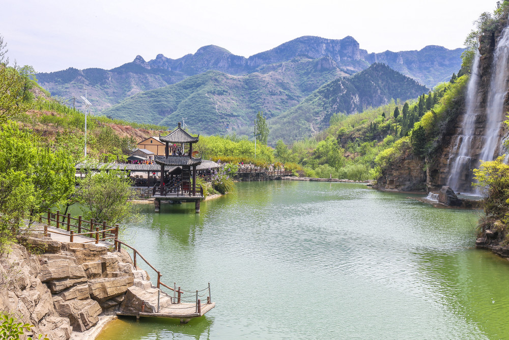 位于青州泰和山风景区内的黄花溪,便是一处难得的秘境.