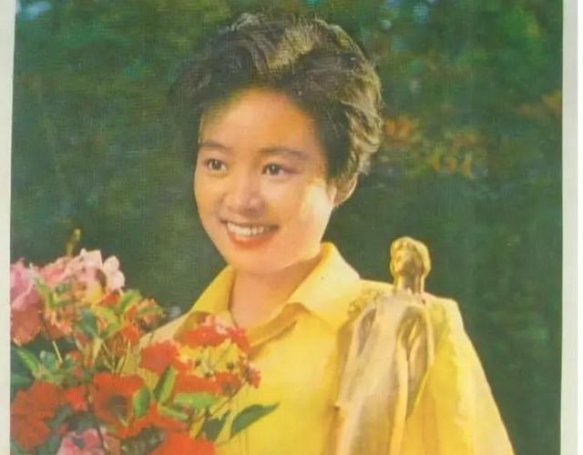 张建亚的前妻,双料影后张瑜,凭《庐山恋》走红,如今怎么样了?