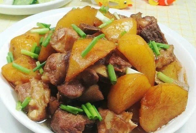土豆烧排骨10种好吃的做法让肉香更浓郁土豆软糯不烂