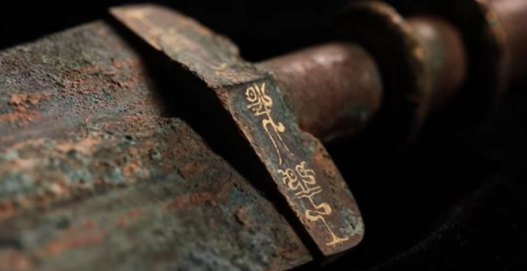 这把青铜宝剑与"越王勾践剑"沾亲带故!一场盗窃案差点