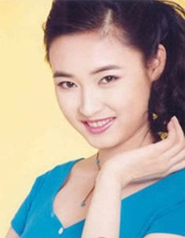 端庄秀丽的女主持桑晨:无心插柳进入央视,与搭档李红平分秋色