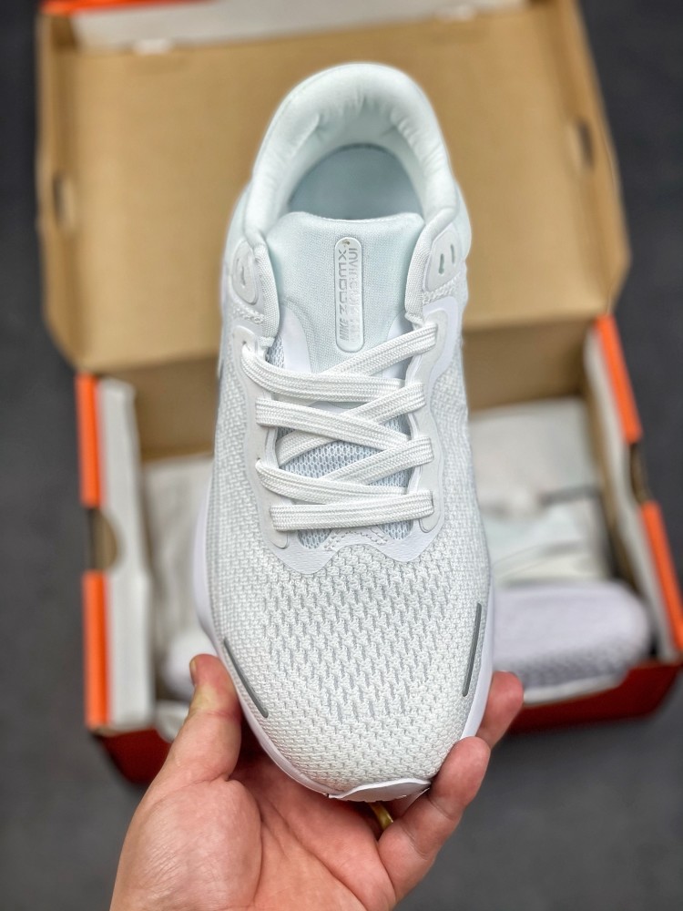 耐克 透气 网面 nike跑步鞋 白银色nike zoomx invi