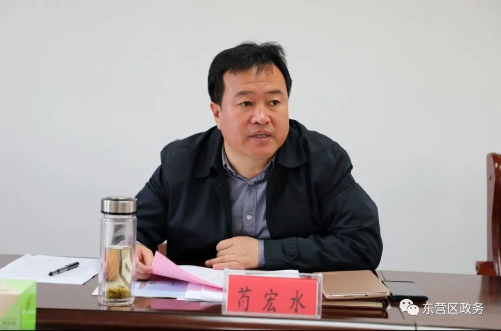 苟宏水到六户镇调研